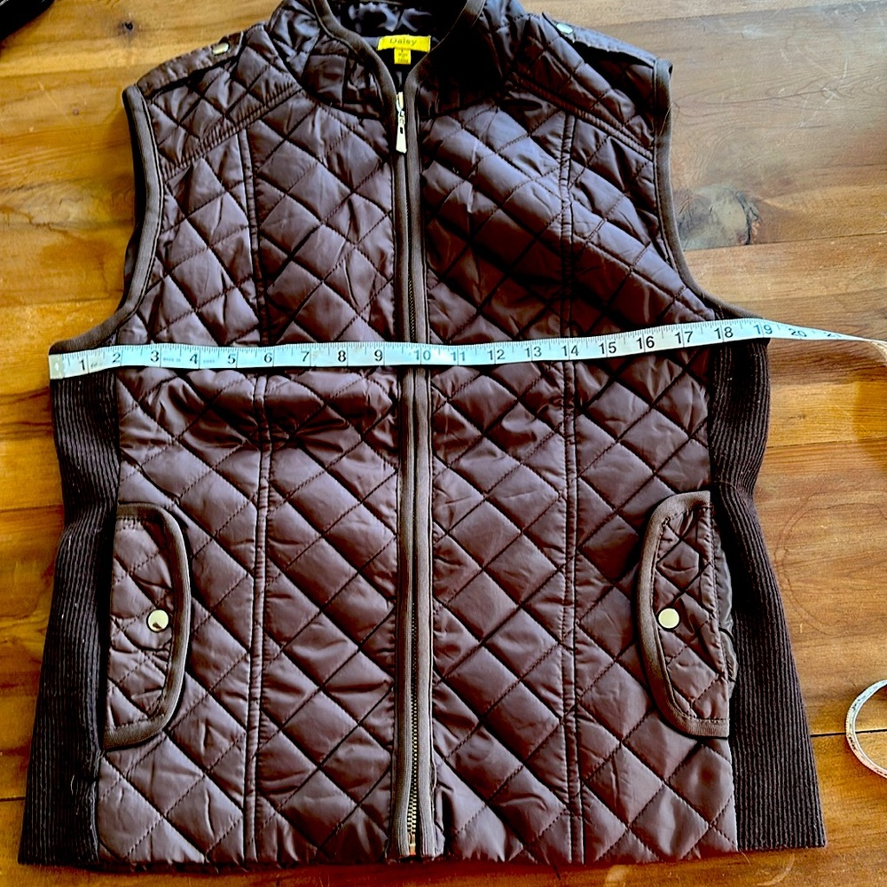 Daisy Quilted Puffer Vest in Brown, size L